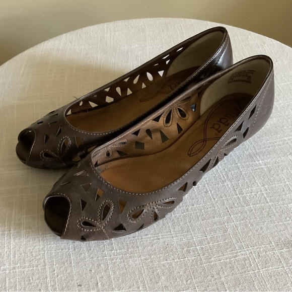 Mudd Size 7 Brown Peekaboo Toe Shoe with Box - Picture 5 of 8